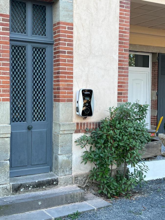 Château Ségot Neuilly-le-Réal Exterior foto