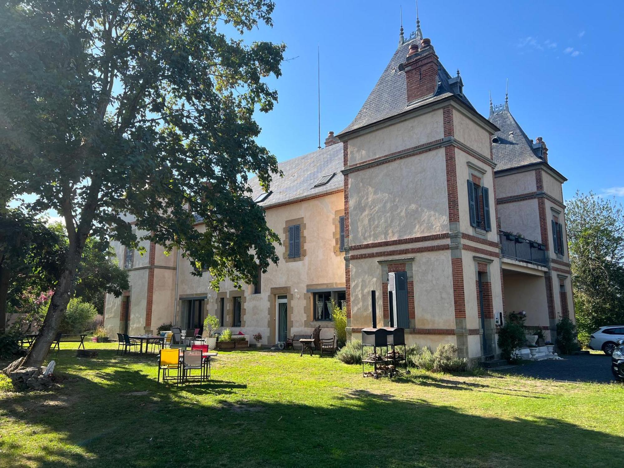 Château Ségot Neuilly-le-Réal Exterior foto